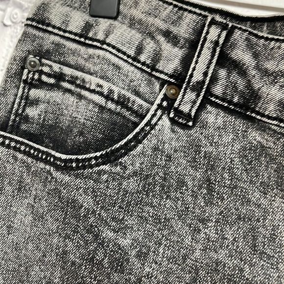 ASOS Black Distressed Acid Washed Jean Waist - Picture 9 of 16